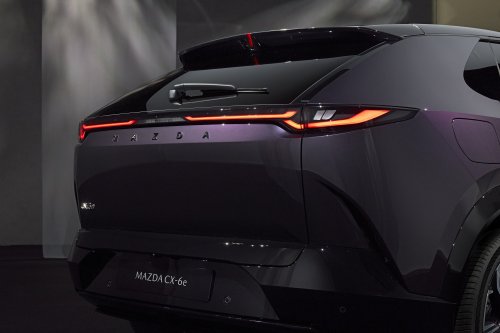 Mazda CX-6e – global EZ-60 is EV-only with 190 PS, 484 km WLTP range, 195 kW DC fast charging