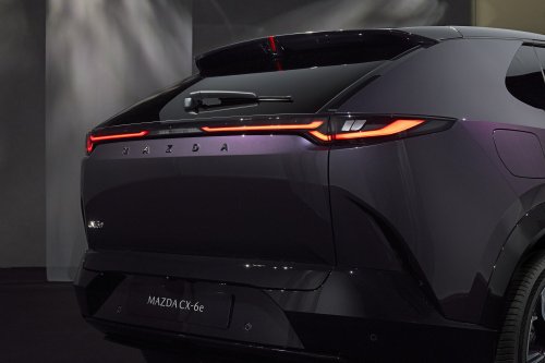 Mazda CX-6e – global EZ-60 is EV-only with 190 PS, 484 km WLTP range, 195 kW DC fast charging