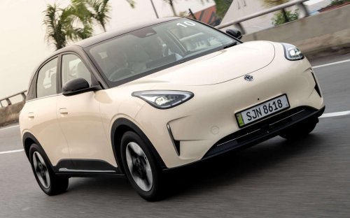 Proton eMas 5 – 216 units delivered, 14.6k bookings; eMas 7 sales at 9,336 units in 2025, incl 659 exports