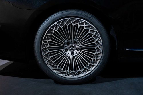 2026 Mercedes-Benz S-Class facelift – W223 gains MBUX Superscreen, flat-plane V8, trick suspension