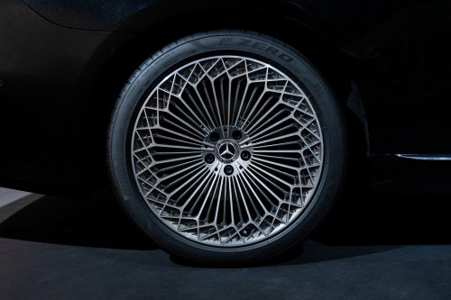 2026 Mercedes-Benz S-Class facelift – W223 gains MBUX Superscreen, flat-plane V8, trick suspension