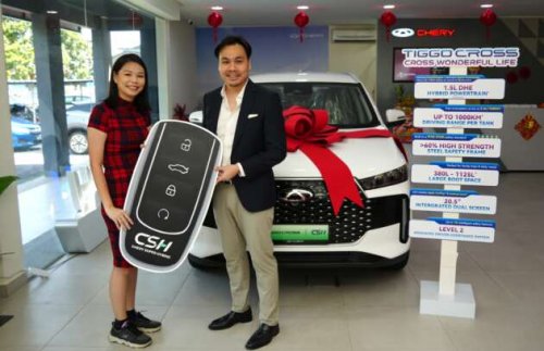 Klang lady wins a Chery Tiggo Cross Hybrid just by test driving a PHEV, husband gets the free car!