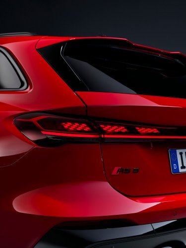 2026 Audi RS5 – 639 PS PHEV über sedan/wagon; 0-100 km/h 3.6 secs, 84 km EV range, up to 2,370 kg
