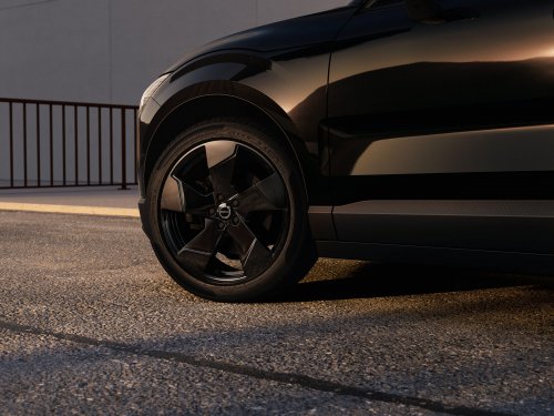 Volvo EX30 updated for MY2026 – entry-level 150 PS powertrain added, up to 476 km WLTP; new UX, V2L