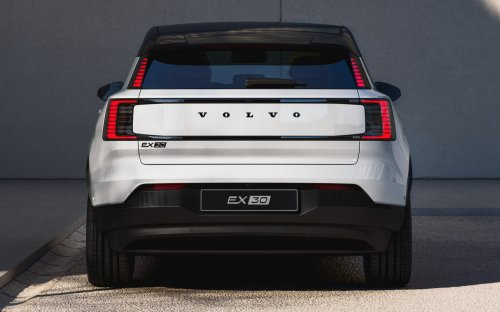 Volvo EX30 updated for MY2026 – entry-level 150 PS powertrain added, up to 476 km WLTP; new UX, V2L