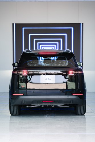 Buy a Jaecoo J5 from Omoda Jaecoo Carro, enjoy launch package worth RM8k including RM3k Duit Raya