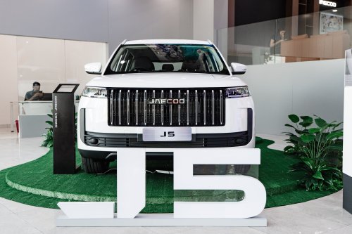 Buy a Jaecoo J5 from Omoda Jaecoo Carro, enjoy launch package worth RM8k including RM3k Duit Raya