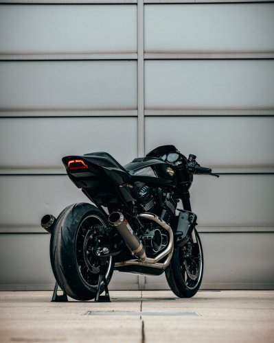 Harley-Davidson shows carbon-fibre RMCR Concept