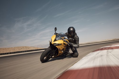 2026 Triumph Daytona 660 updated – now with adjustable Showa forks, Triumph quickshifter