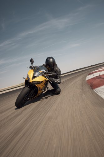 2026 Triumph Daytona 660 updated – now with adjustable Showa forks, Triumph quickshifter