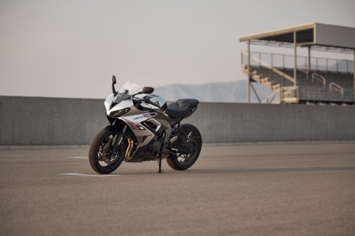 2026 Triumph Daytona 660 updated – now with adjustable Showa forks, Triumph quickshifter