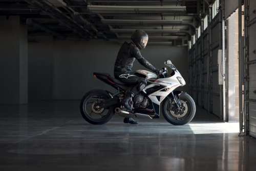 2026 Triumph Daytona 660 updated – now with adjustable Showa forks, Triumph quickshifter