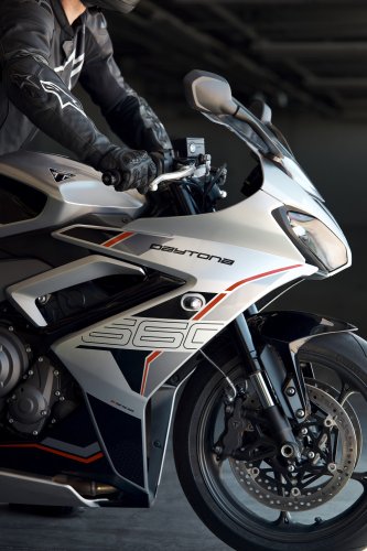 2026 Triumph Daytona 660 updated – now with adjustable Showa forks, Triumph quickshifter