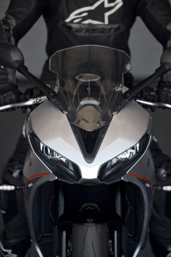 2026 Triumph Daytona 660 updated – now with adjustable Showa forks, Triumph quickshifter