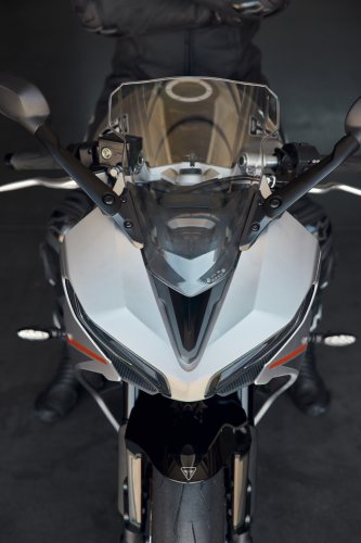 2026 Triumph Daytona 660 updated – now with adjustable Showa forks, Triumph quickshifter
