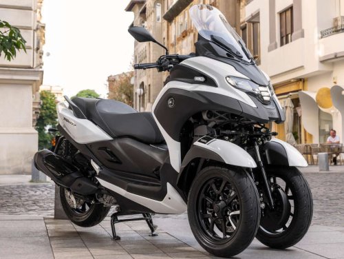 2026 Yamaha Tricity 300 scooter for Europe – three wheels, standing assist, foot brake and airbag
