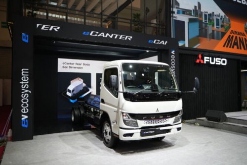Mitsubishi Fuso Hadirkan Ekosistem Truk Listrik Lewat EV Mobile Charger di GIIAS 2025