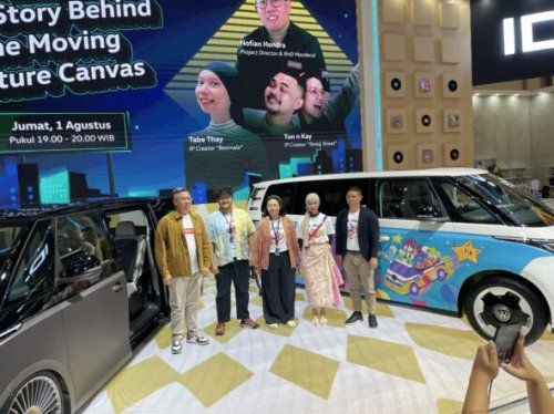 ID. BUZZ Jadi Kanvas Seni Bergerak di GIIAS 2025, Kolaborasi Volkswagen dan Seniman Muda Indonesia