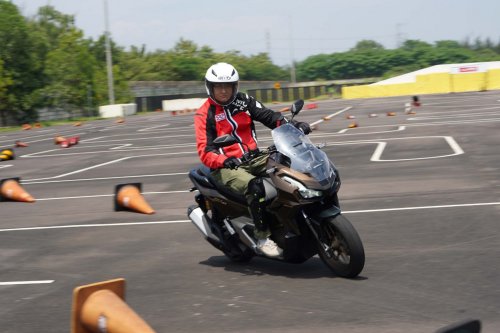 Menjajal New Honda ADV160: Skutik SUV Premium yang Canggih